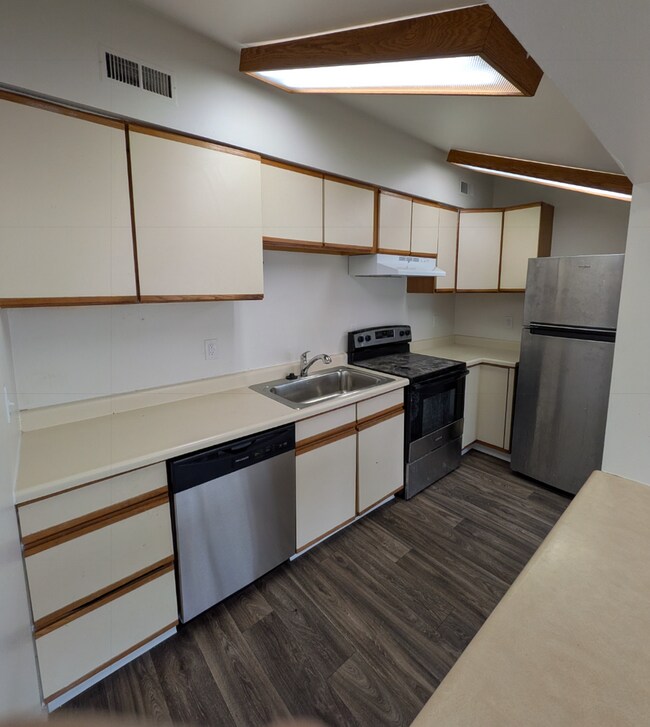 Building Photo - 2 Bed - 1 Bath in Golden!