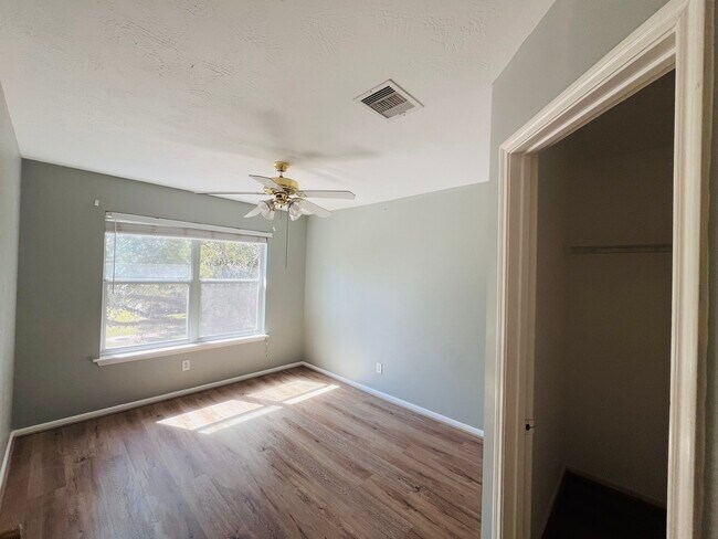 Building Photo - 20830 Oak Rain Ct