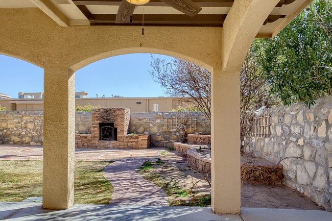 Building Photo - 12720 Tierra Aurora Dr