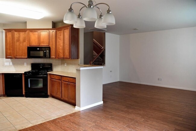 Building Photo - 16016 Summerville Lake Dr
