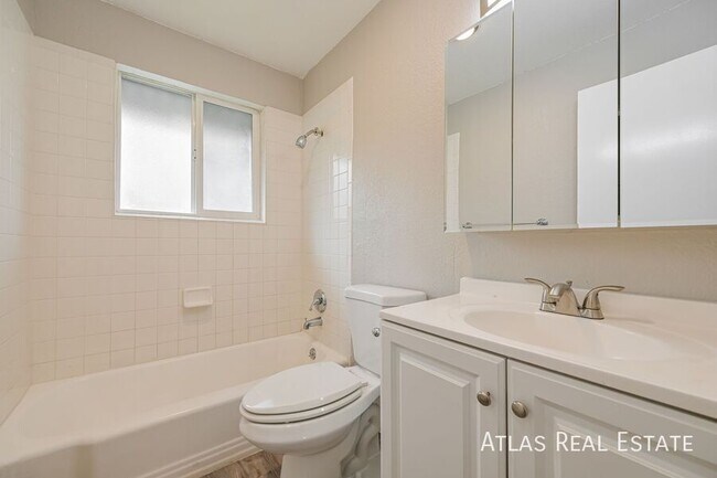 Building Photo - 5703 S Pearl St