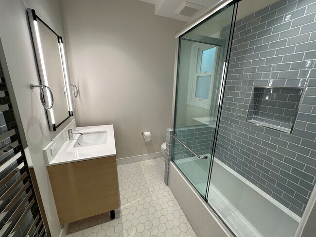 Building Photo - 219 Lake St