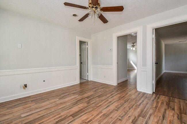 Building Photo - 14938 Mesita Dr