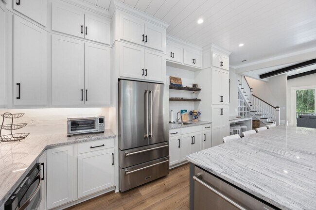 Building Photo - Gorgeous Custom Home Available for Snowbir...