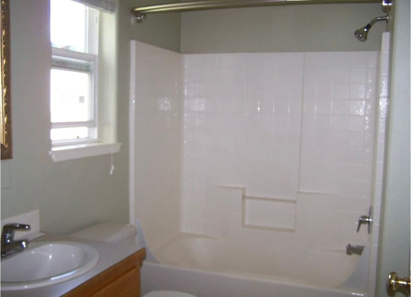 Building Photo - 824 S 8th St