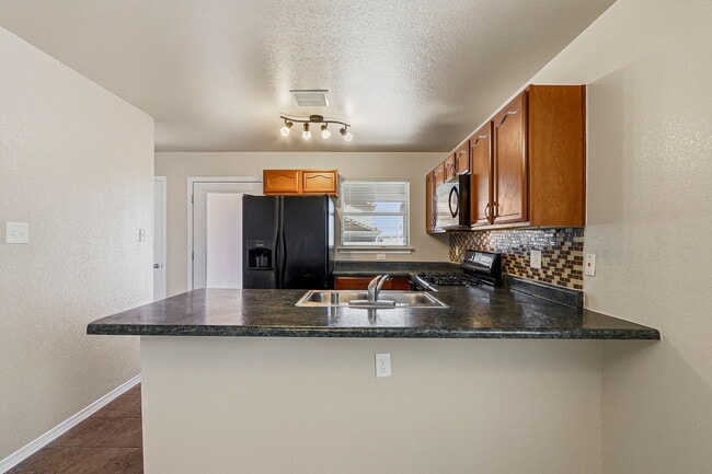 Building Photo - 2300 Glitter Point