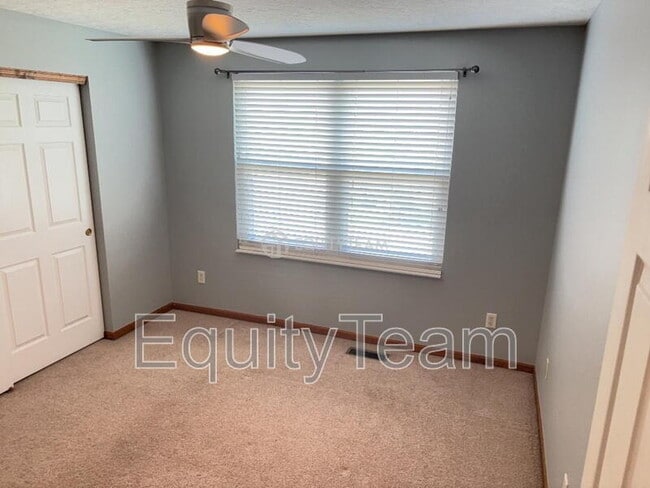 Building Photo - 5781 Meadow View Dr