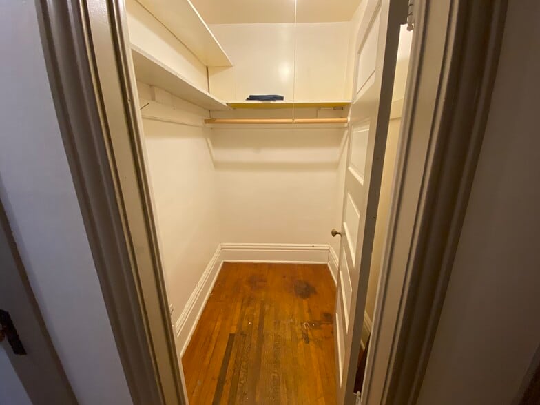 Hallway closet - 2226 N Dupont Ave N