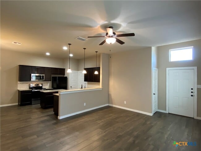 Building Photo - 2213 Avery Village