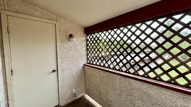 Building Photo - 4211 E Palm Ln