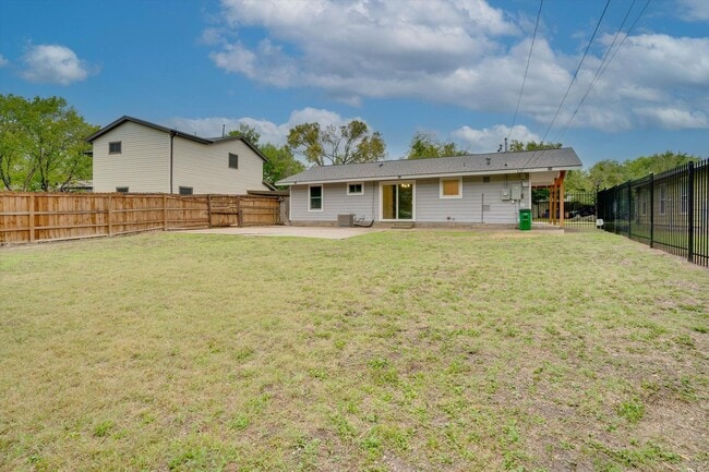 Building Photo - 600 Bramble Dr