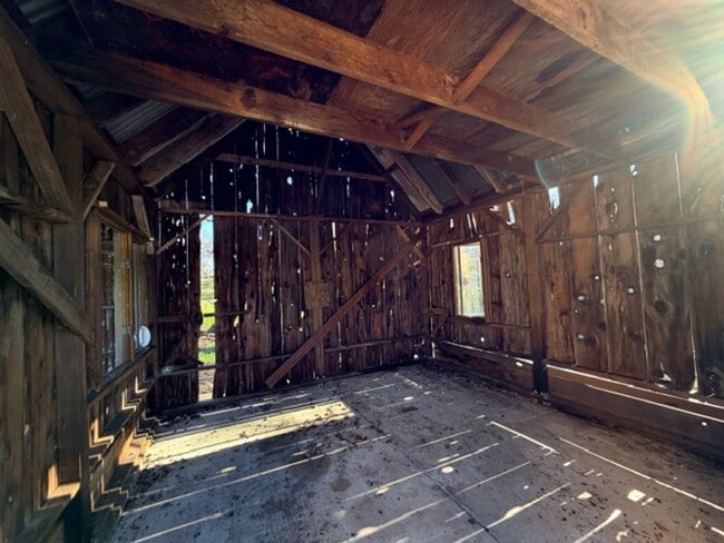 Building Photo - Charming 1 Bedroom Home with Bonus Room in a Serene, Secluded Setting