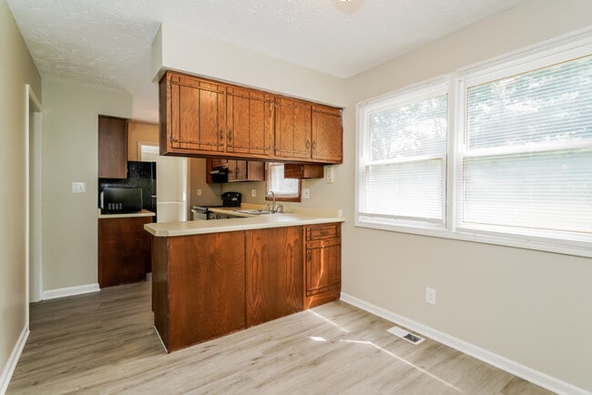 Building Photo - Spacious 4 Bedroom Greenwood Home