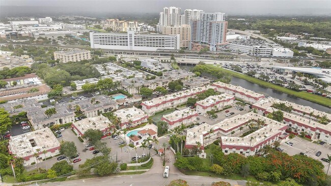 Building Photo - 6709 N Kendall Dr