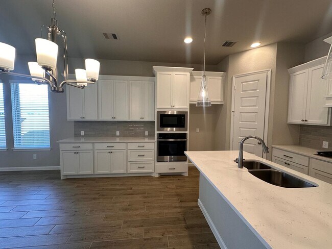 Building Photo - 6030 Cottontail Ln