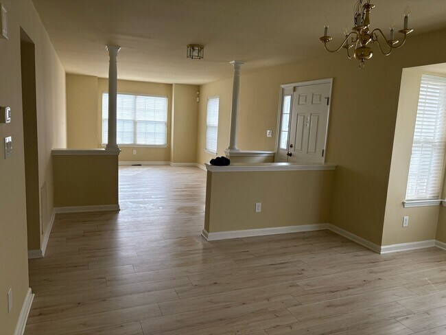 Building Photo - 283 Fountayne Ln