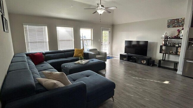 Building Photo - 2937 Diego Dr