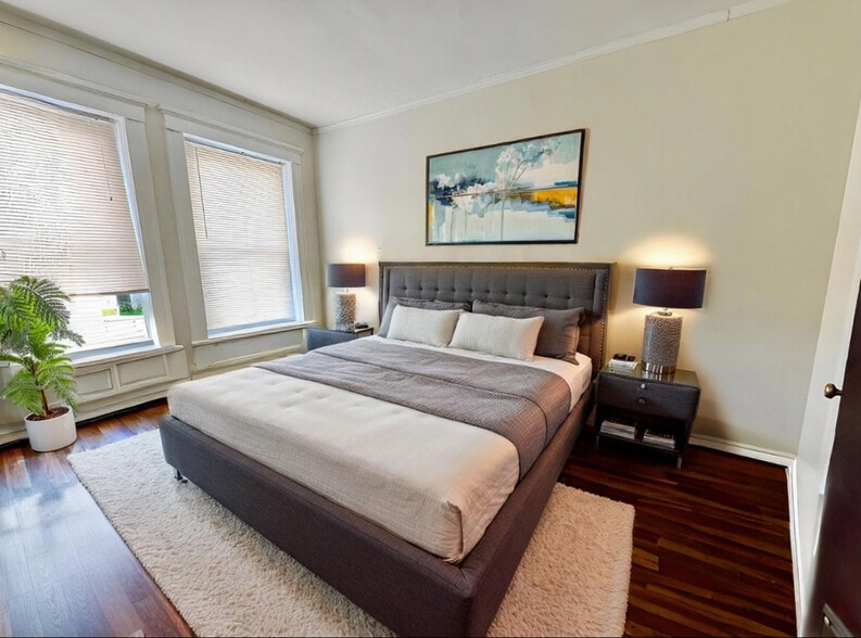 Building Photo - 19 Washington St S