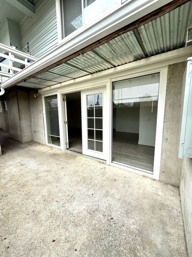 Building Photo - Stylish 2-Bed Tacoma Home