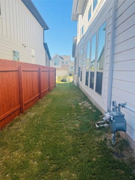 Building Photo - 349 Rend Dr