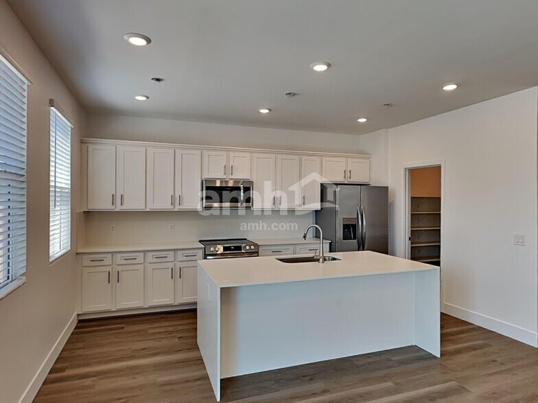 Building Photo - 9564 E Harkes Dr