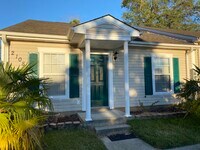 Building Photo - 2108 Abigail Ln SW