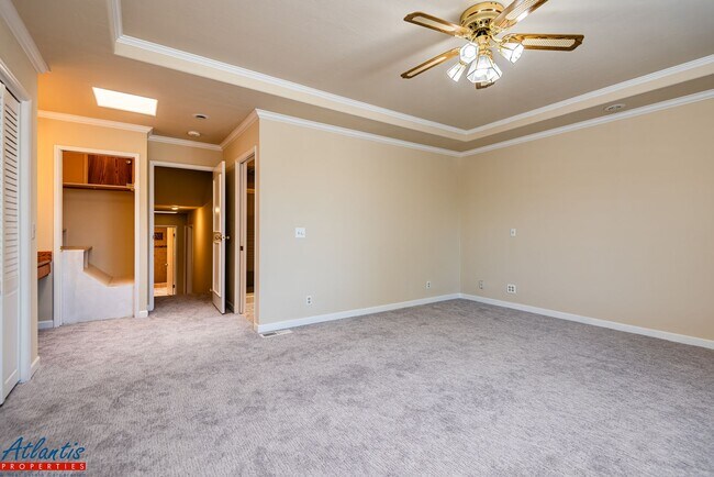 Building Photo - Beautiful Home | Desirable Location