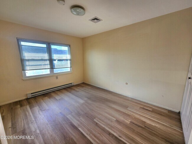 Building Photo - 341B Canterbury Ct