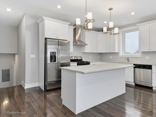 Building Photo - 6109 N Elston Ave