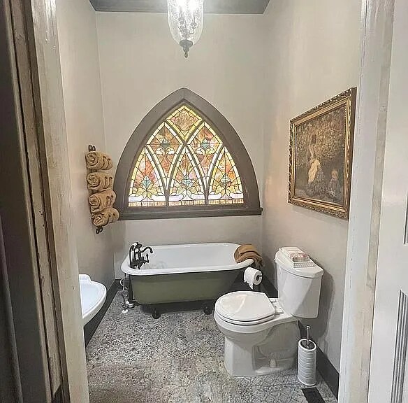 Building Photo - 613 S Fulton St