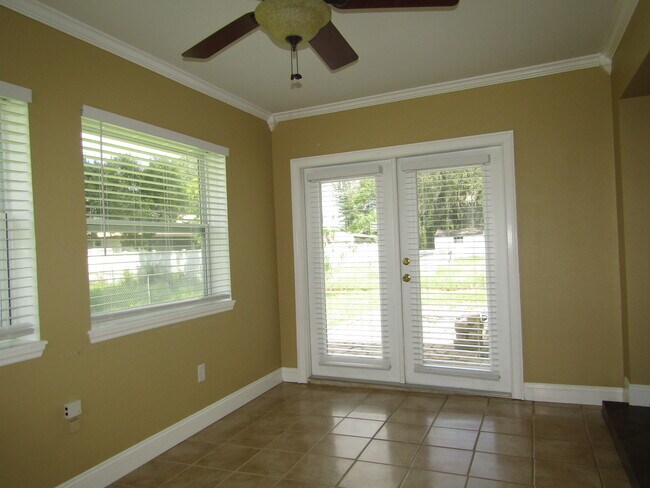 Building Photo - 2624 Valencia Rd