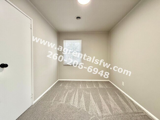 Building Photo - 3 Bedroom House