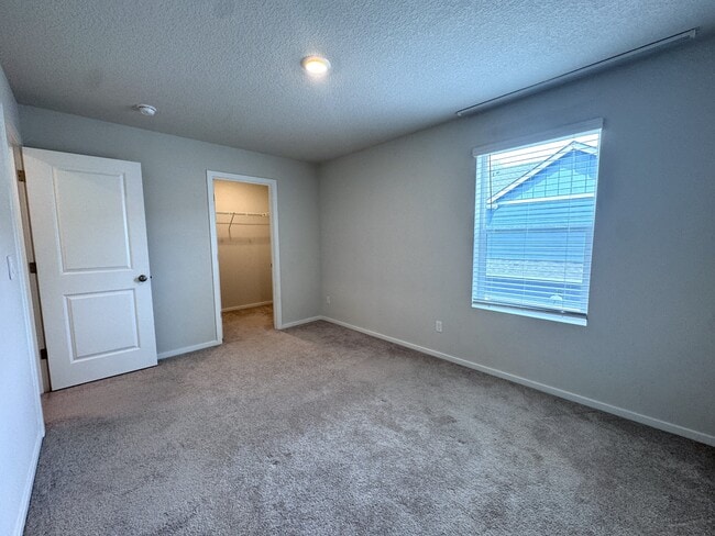 Building Photo - 896 N 18th Ave