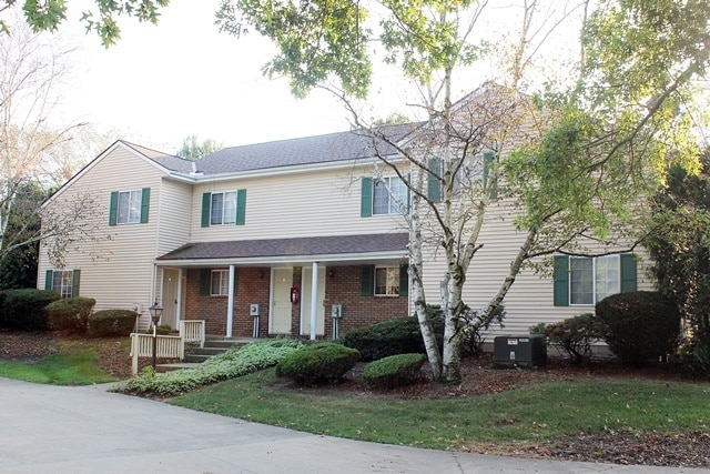 Building Photo - 985 Wadsworth Rd
