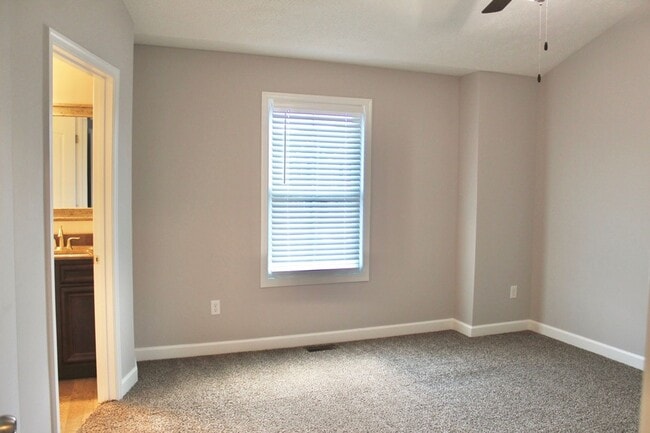Building Photo - 162 Cedar Point Ln