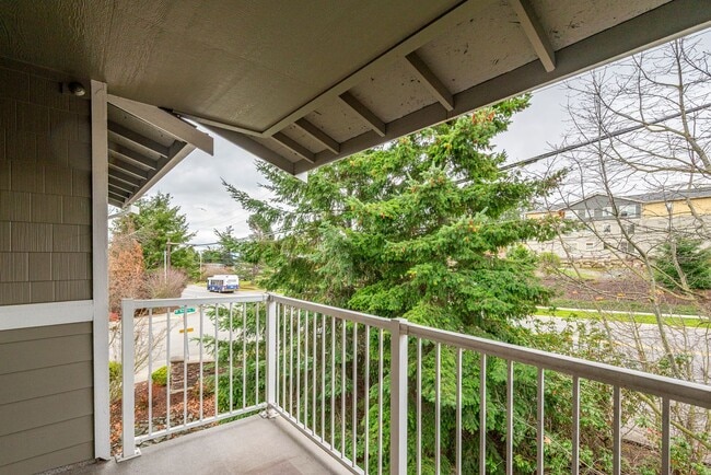 Building Photo - 2 Bed 2 Bath Third floor Condo