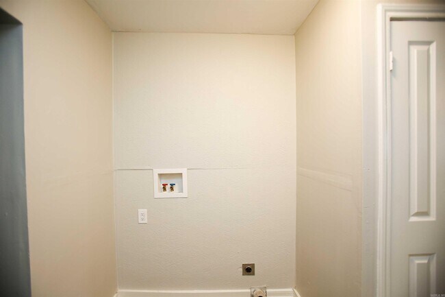 Building Photo - 514 Pollock St