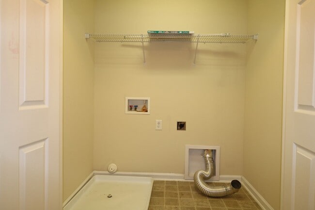 Building Photo - 982 Silver Leaf Dr