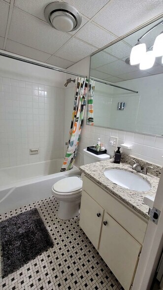 Building Photo - 218 Peachtree St NE