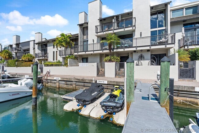 Building Photo - 16 Portside Dr