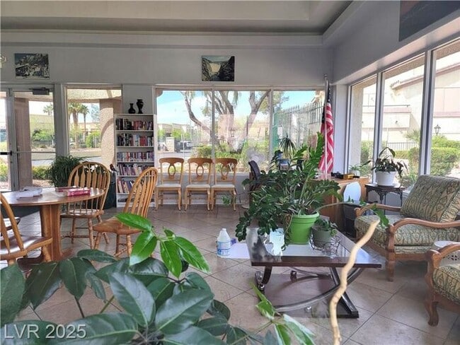 Building Photo - BRIGHT 2ND FLOOR UNIT IN SOUTHEAST GATED C...