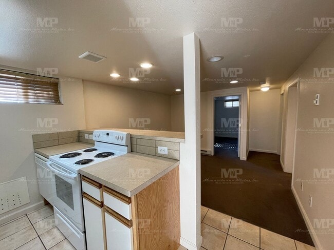 Building Photo - 511 1/2 S Grant Ave