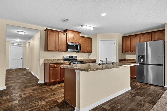 Building Photo - 137 Fairway Ct