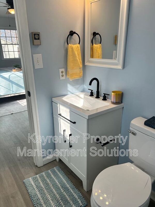 Building Photo - 17 White Oak Dr