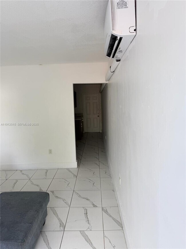 Building Photo - 1652 Madison St