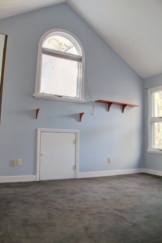 Building Photo - Contemporary 4bd/3.5ba Near Hope Valley + Home Equidistant to Downtown Durham & Chapel Hill!