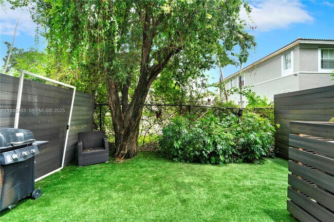 Building Photo - 1637 SE 30th St