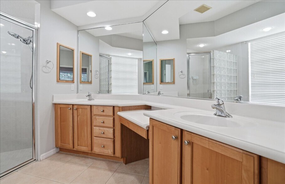 Building Photo - 6055 Wingspan Way