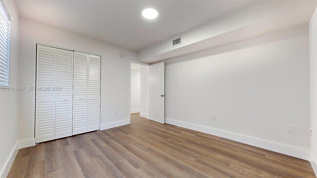 Building Photo - 1670 W 42nd St