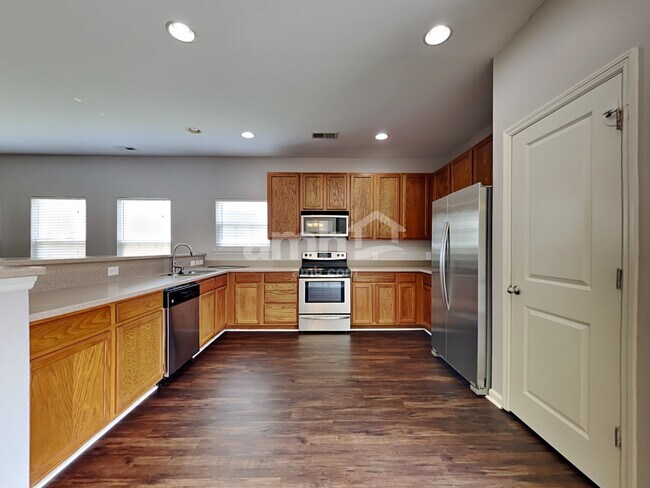 Building Photo - 621 English Oak Cir